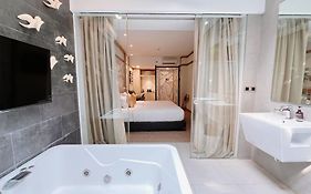 Verse Luxe Hotel Wahid Hasyim